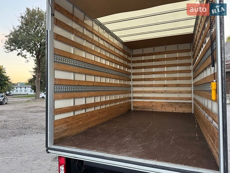 Вантажний фургон Ford Transit 2016 в Дубні