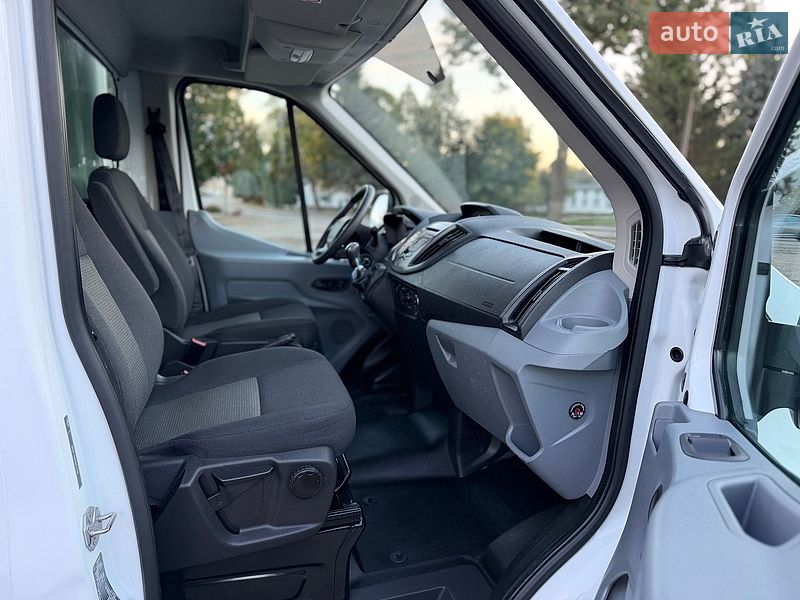 Вантажний фургон Ford Transit 2016 в Дубні