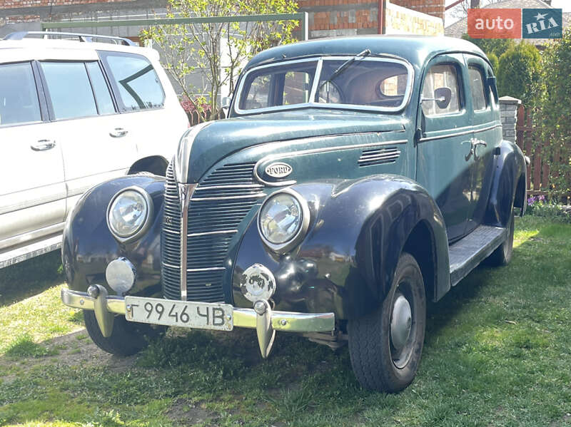 Седан Ford V8 1938 в Чернівцях