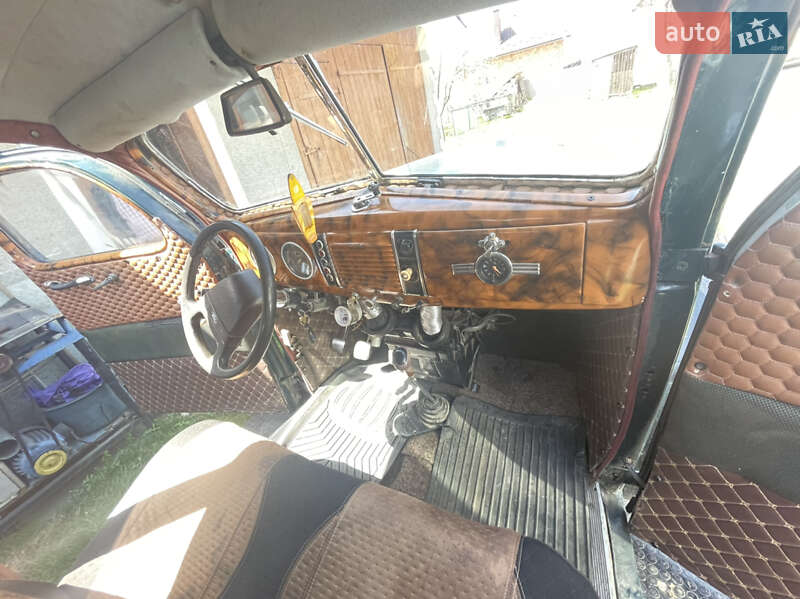 Седан Ford V8 1938 в Чернівцях