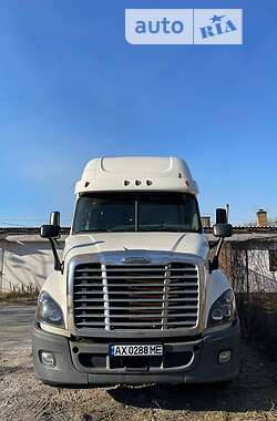 Тягач Freightliner Columbia 2012 в 