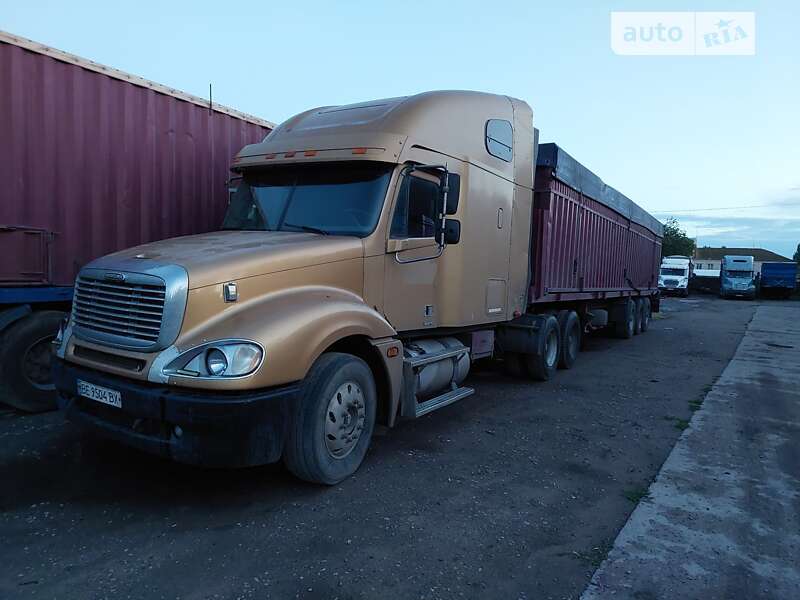 Контейнеровоз Freightliner Columbia 2002 в Николаеве