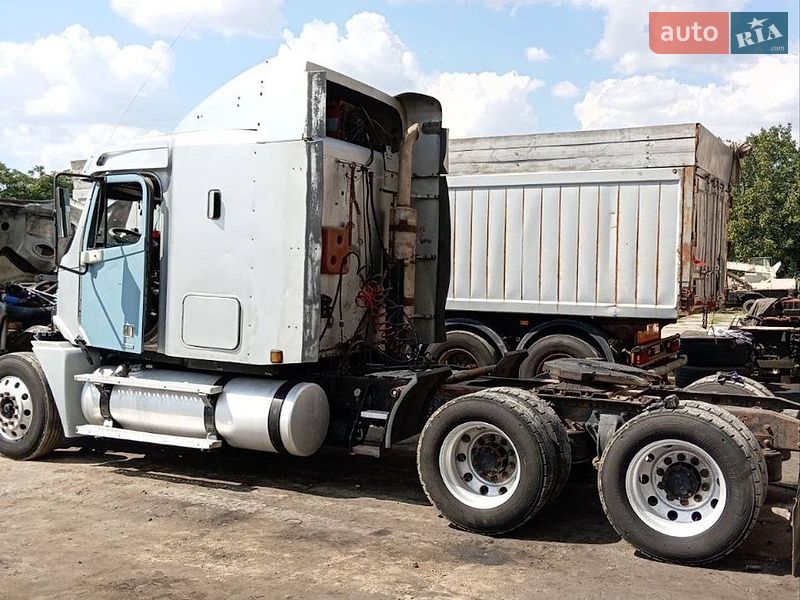 Тягач Freightliner Conventional 2000 в Измаиле