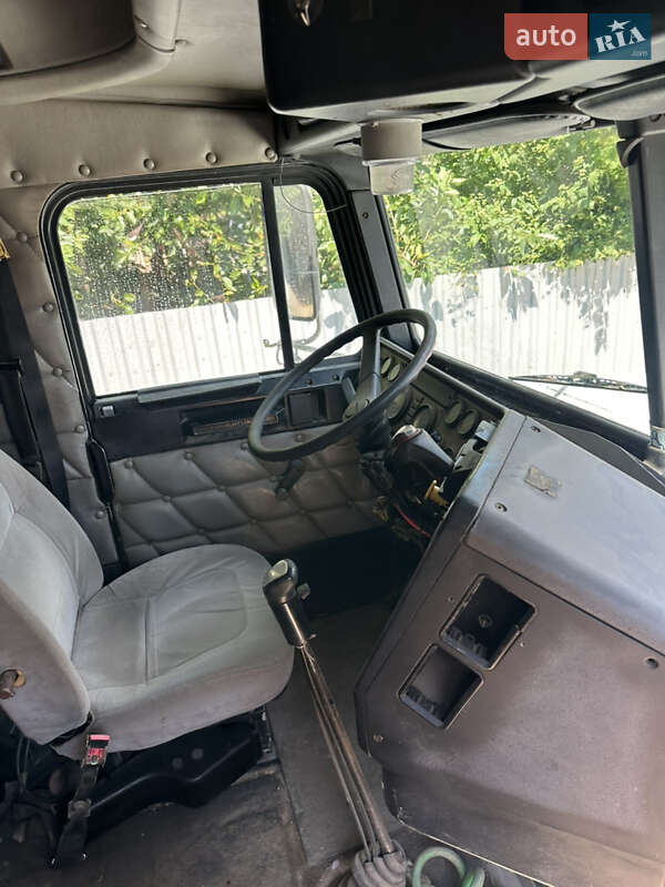 Тягач Freightliner FLD 2001 в Львове