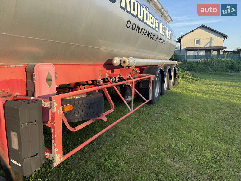 Цистерна Fruehauf Benalu 1996 в Луцке