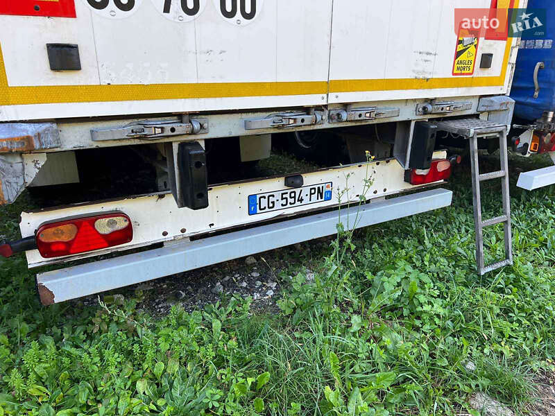 Бортовой полуприцеп Fruehauf D.2 2008 в Ровно