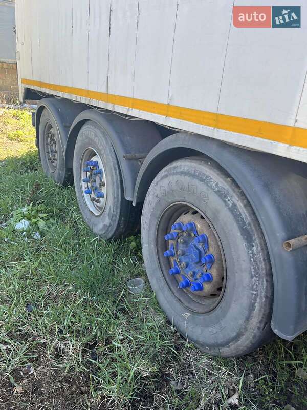 Самоскид напівпричіп Fruehauf D33C 2004 в Дніпрі