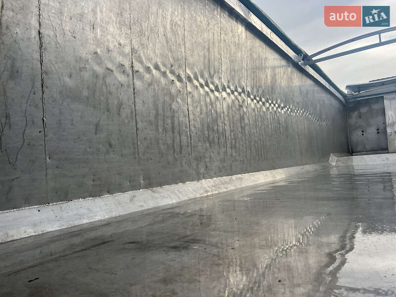 Зерновоз - напівпричіп Fruehauf SAF 2013 в Рівному