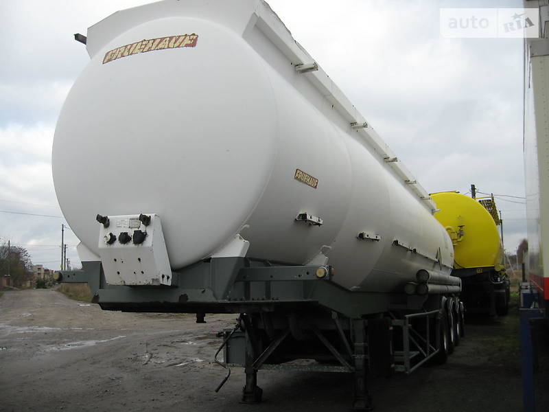 Цистерна Fruehauf SMB 1992 в Ровно