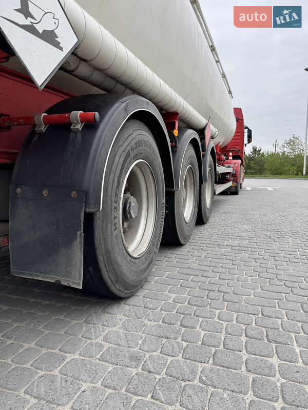 Цистерна напівпричіп Fruehauf SMB 1998 в Львові