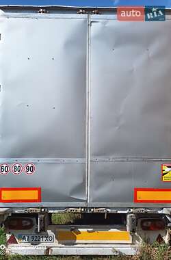 Тентованный борт (штора) - полуприцеп Fruehauf SMB 2004 в 
