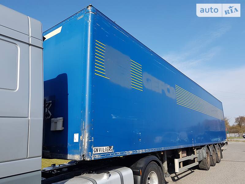 Изотермическая будка Fruehauf T34T1RP 2007 в Радехове