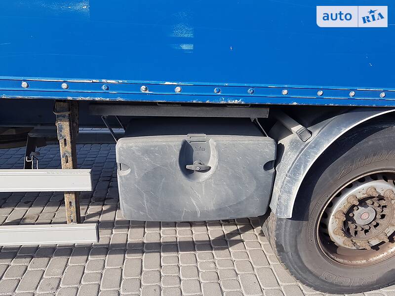 Изотермическая будка Fruehauf T34T1RP 2007 в Радехове