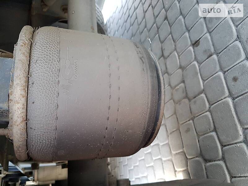 Изотермическая будка Fruehauf T34T1RP 2007 в Радехове