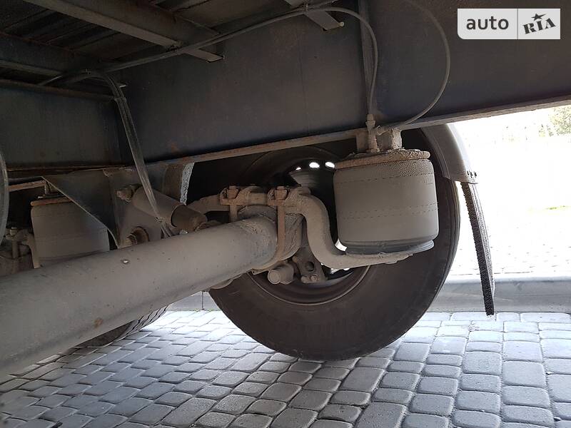 Изотермическая будка Fruehauf T34T1RP 2007 в Радехове
