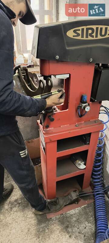 Зерновоз - полуприцеп Fruehauf TF34C1 1998 в Гайвороне