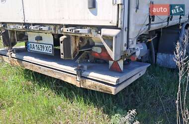 Тентований борт (штора) - напівпричіп Fruehauf TX 34 2005 в 