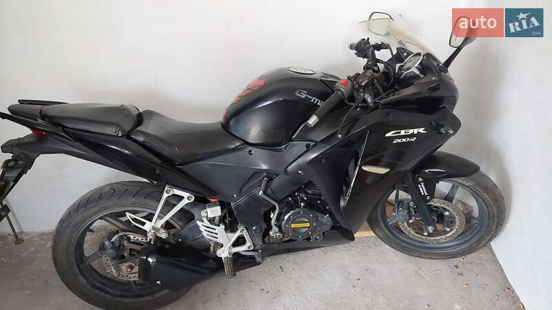 Мотоцикл Спорт-туризм G-max Racer 2013 в 