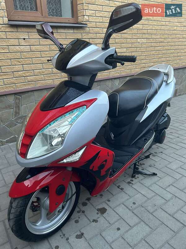 Максі-скутер G-max Volcan 2013 в Охтирці