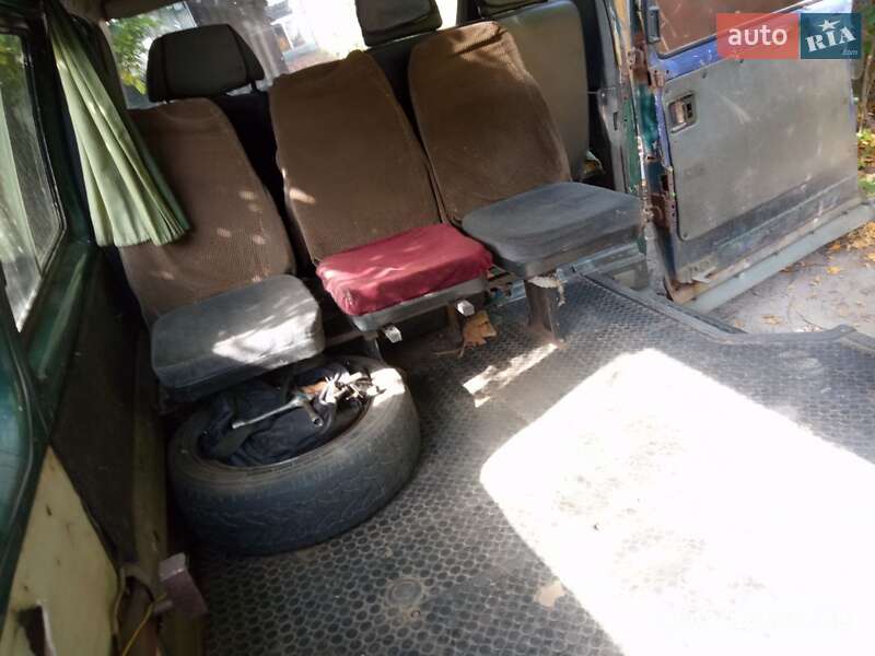 Минивэн ГАЗ 2217 Баргузин 2002 в Ахтырке фото 7 Минивэн ГАЗ 2217 Баргузин 2002 в Ахтырке