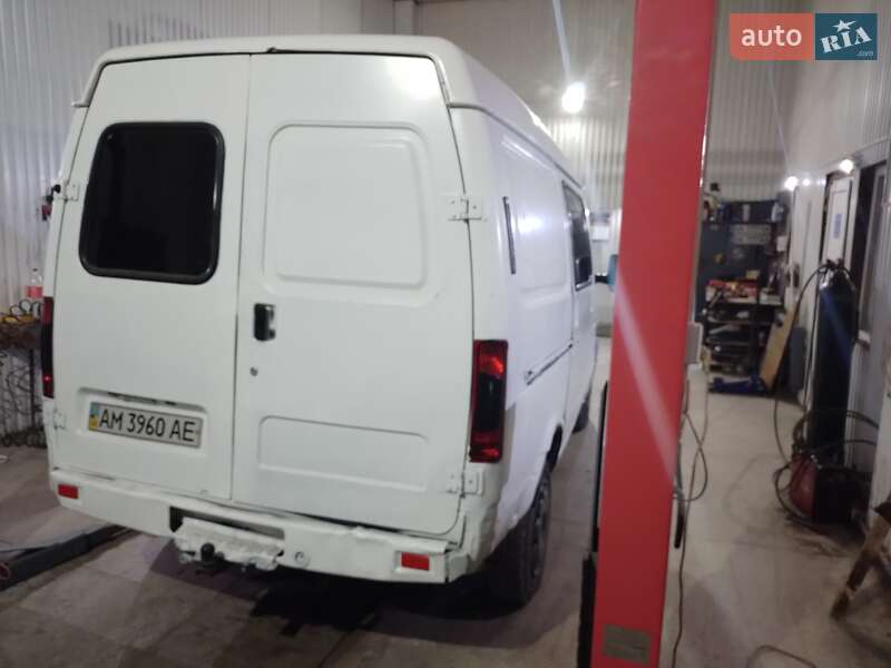 Вантажний фургон ГАЗ 2752 Соболь 2005 в Хотині
