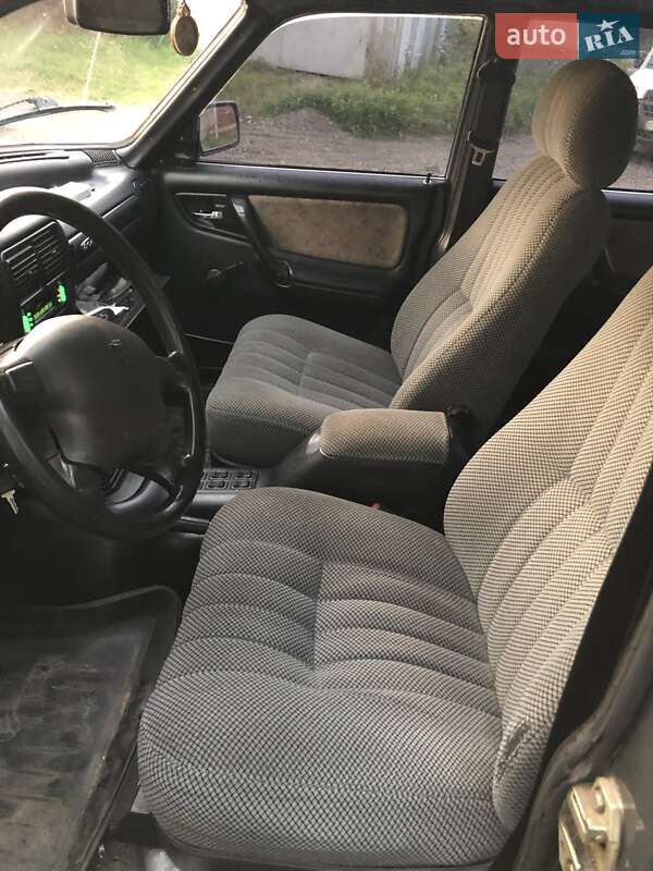 Седан ГАЗ 3110 Волга 2004 в Чернівцях