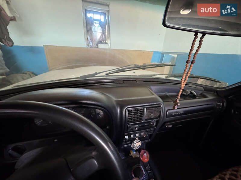 Седан ГАЗ 3110 Волга 2003 в Чернівцях
