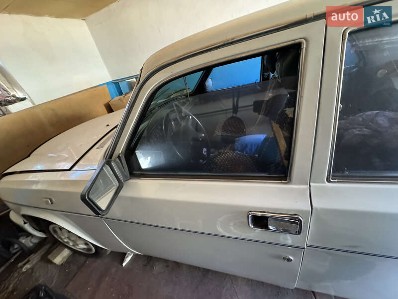 Седан ГАЗ 3110 Волга 2003 в Чернівцях