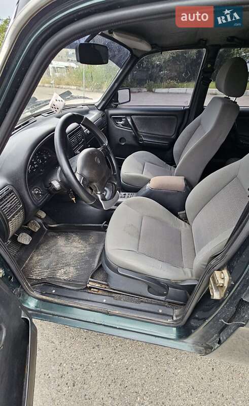 Седан ГАЗ 3110 Волга 2002 в Чемерівцях