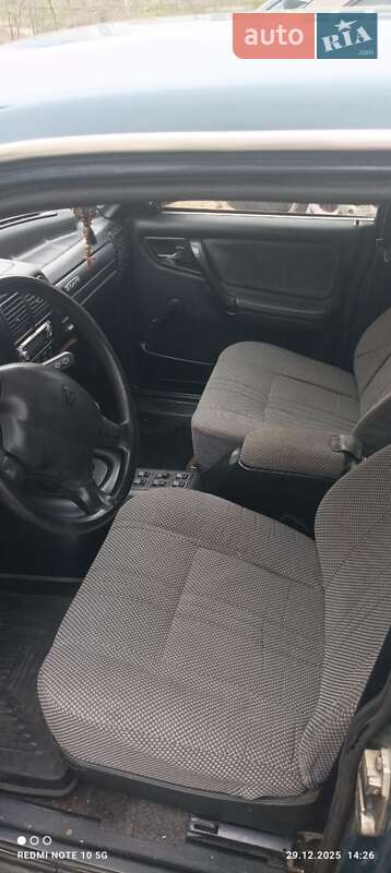 Седан ГАЗ 3110 Волга 2002 в Вараше