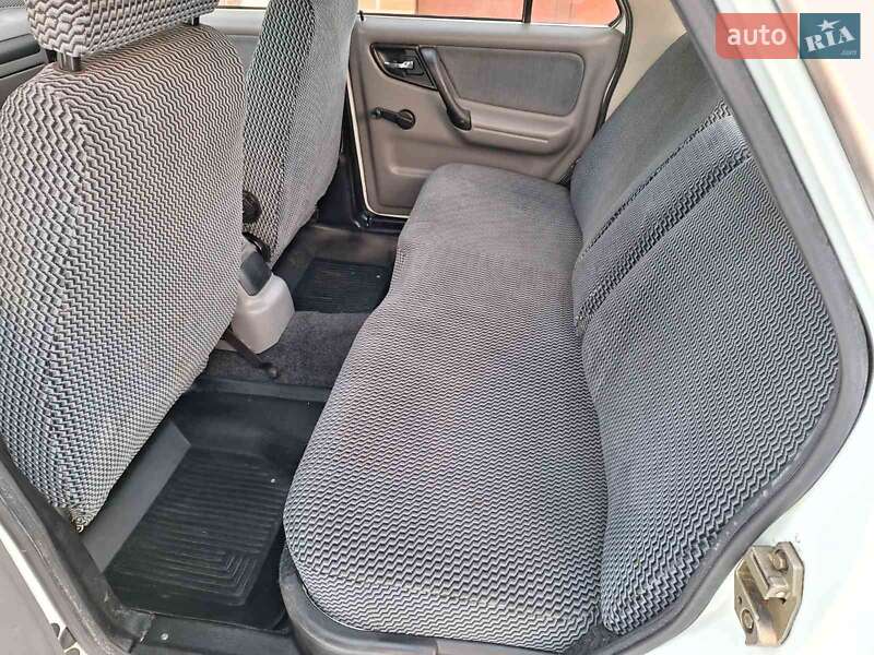 Седан ГАЗ 3110 Волга 2000 в Ізюмі