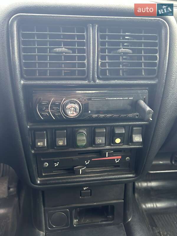 Седан ГАЗ 31105 Волга 2004 в Новомосковську