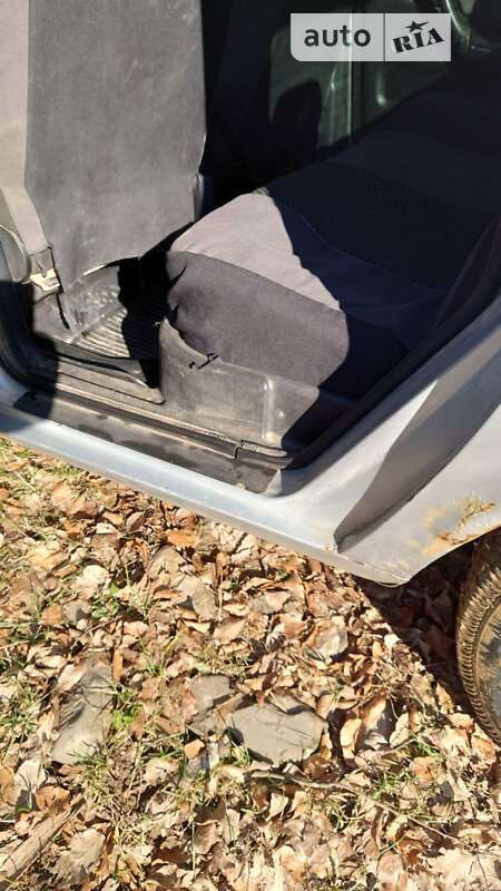 Седан ГАЗ 31105 Волга 2006 в Ужгороде фото 9 Седан ГАЗ 31105 Волга 2006 в Ужгороде