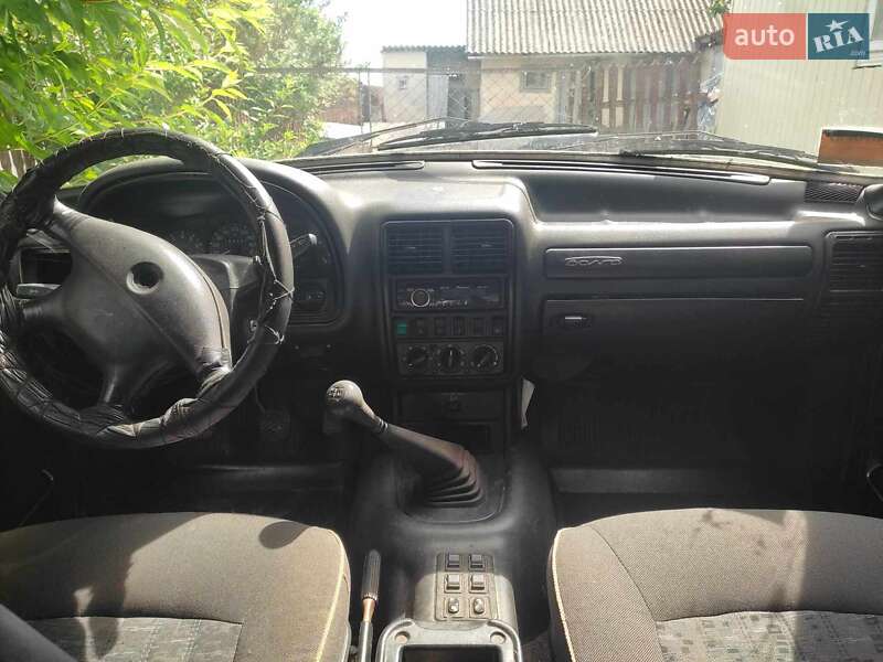 Седан ГАЗ 31105 Волга 2006 в Калуше