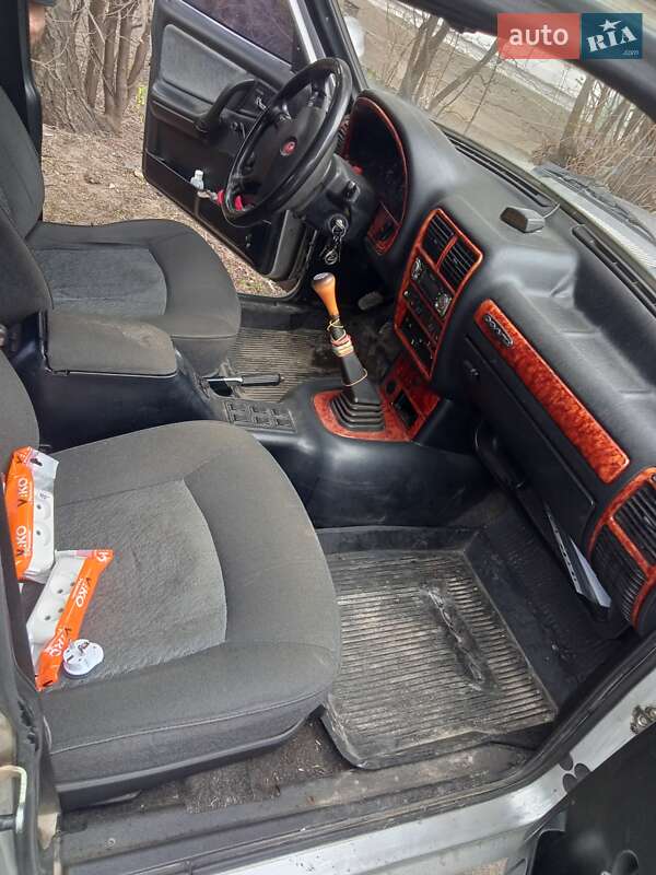 Седан ГАЗ 31105 Волга 2004 в Кременце