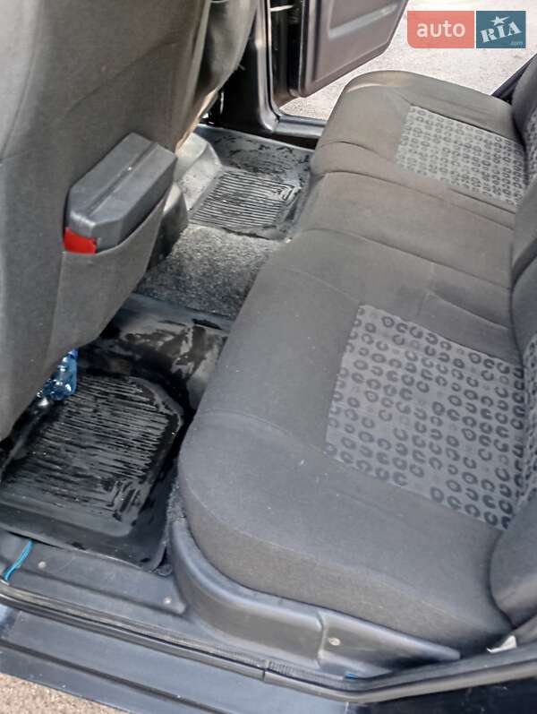 Седан ГАЗ 31105 Волга 2006 в Черкасах