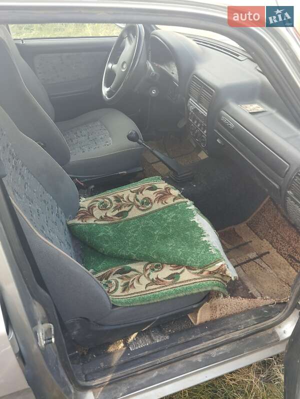 Седан ГАЗ 31105 Волга 2006 в Сумах