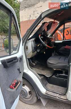 Грузовой фургон ГАЗ 3302 Газель 2005 в 