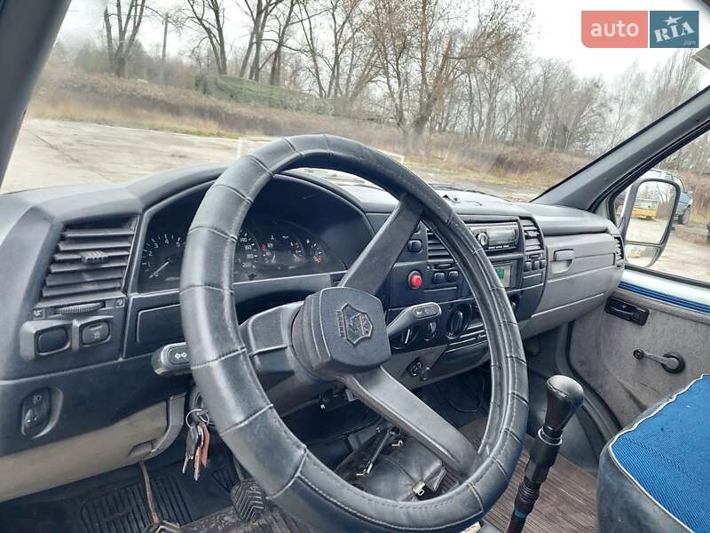 Вантажний фургон ГАЗ 3302 Газель 2004 в Києві