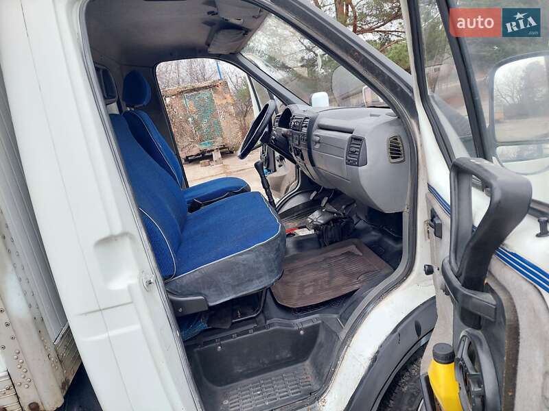 Вантажний фургон ГАЗ 3302 Газель 2004 в Києві