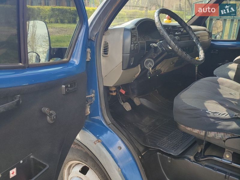 Грузопассажирский фургон ГАЗ 3302 Газель 2003 в Никополе