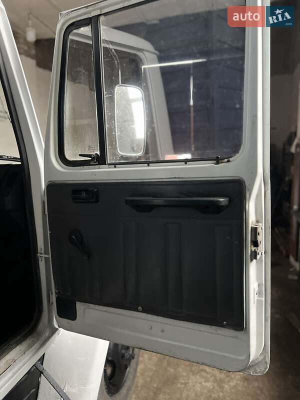 Грузовой фургон ГАЗ 3307 2005 в Глухове