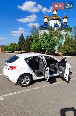 Хэтчбек Geely Emgrand 7 (EC7) 2014 в 