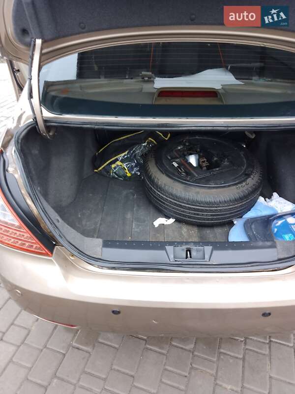 Седан Geely Emgrand 7 (EC7) 2011 в Южному