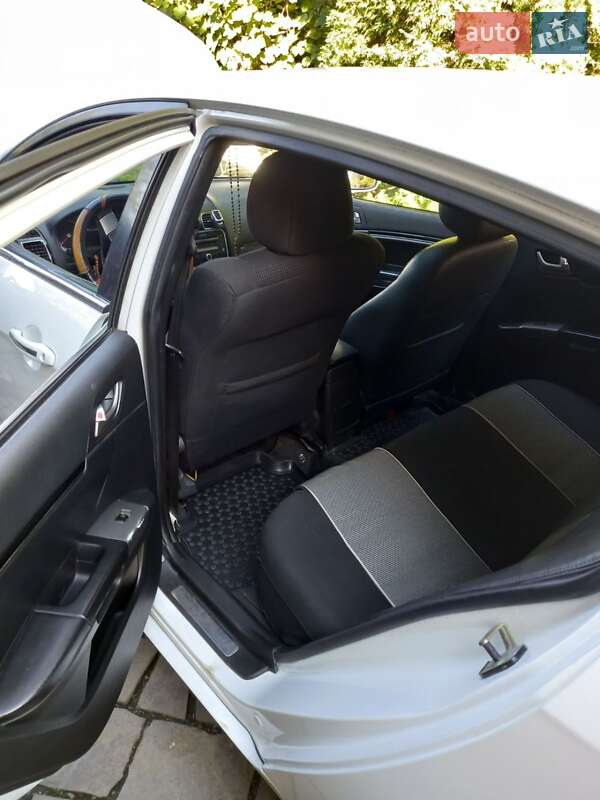 Хетчбек Geely Emgrand 7 (EC7) 2014 в Мукачевому фото 5 Хетчбек Geely Emgrand 7 (EC7) 2014 в Мукачевому