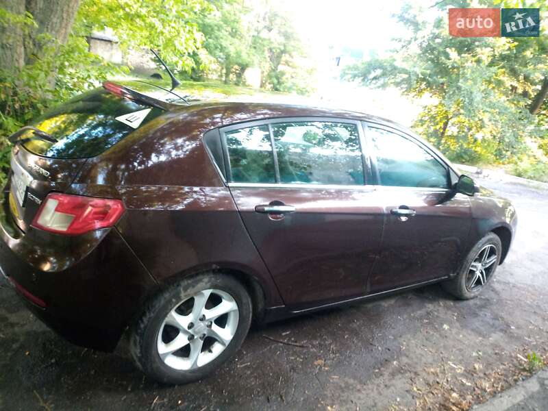 Хетчбек Geely Emgrand 7 (EC7) 2012 в 