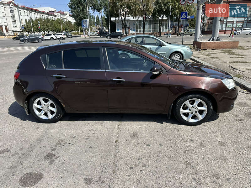 Хэтчбек Geely Emgrand 7 (EC7) 2014 в 