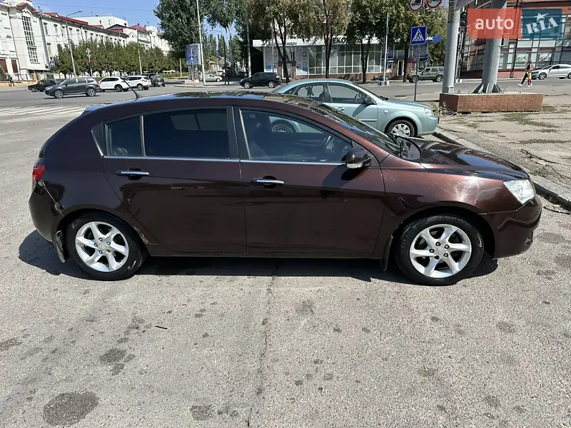 Хэтчбек Geely Emgrand 7 (EC7) 2014 в 