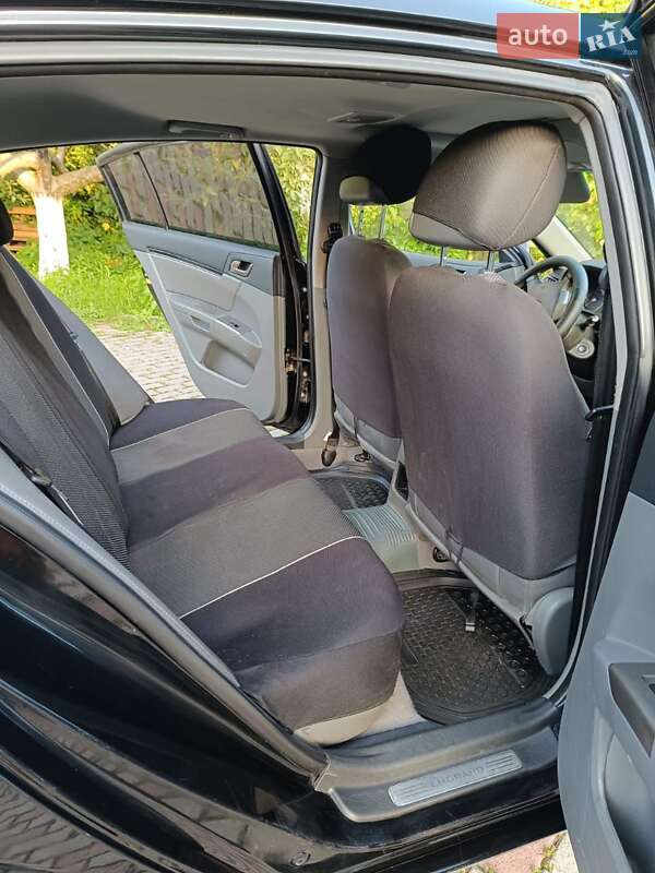 Хетчбек Geely Emgrand 7 (EC7) 2012 в Мукачевому