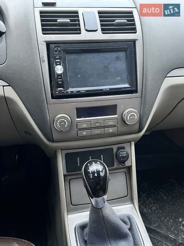 Хетчбек Geely Emgrand 7 (EC7) 2011 в Покровському